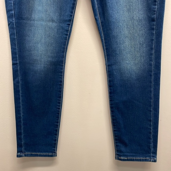 NWOT Levi Strauss Gold Signature Totally Shaping Pull On Skinny Denim Jeans 12S - Picture 3 of 16